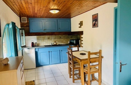 Montbolo Apartment | Nature Retreat: Cozy 1BR Apartment with Parking, Pet-Friendly, Wi-Fi, and Modern Amenities