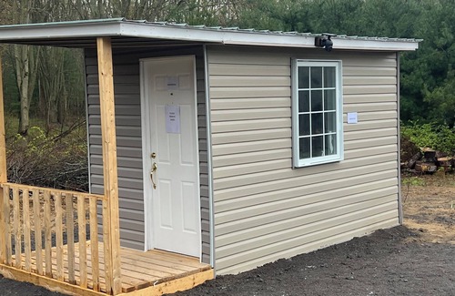 Langton Cabin | Nature Retreat | Cabin on 40 Acres, 15 Mins from Beaches