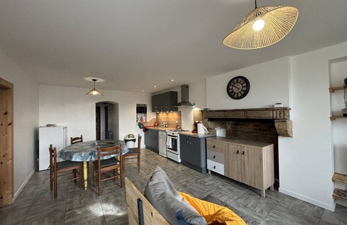 Saint-Leon Cottage | Nature Retreat: Cozy Cottage with Fishing Pond, Hiking Trails, and Modern Amenities