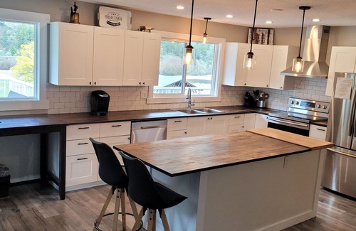 Okanagan-Similkameen House | Nature Retreat Massive House - Hot Tub & Acreage. Lots of Wildlife on ranch.