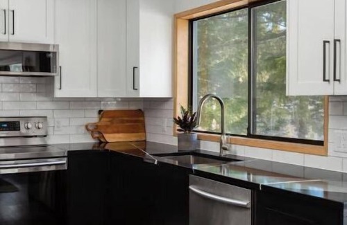 Whistler House | Nature Retreat: Renovated Lakeside Chalet w/Hot tub, Water & Mountain Views