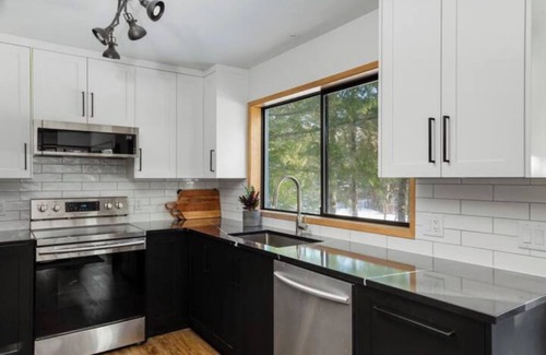 Whistler House | Nature Retreat: Renovated Lakeside Chalet w/Hot tub, Water & Mountain Views
