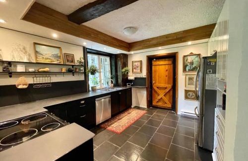 Cantley Ski Chalet | Nature Retreat w/Sunroom Gazebo