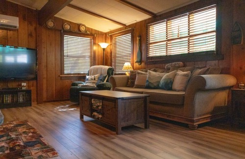 Sequoia National Forest Cabin | Nature's Bounty Cabin: Explore, Relax, Reconnect