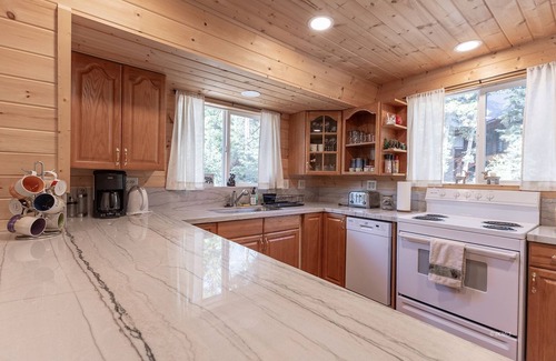 Meadow View Heights Cabin | Nature's Charm