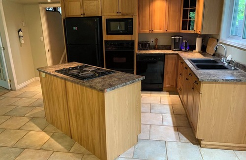 Washago Cottage | Nature's Cottage Washago - Beautiful Private Waterfront property with Hot Tub
