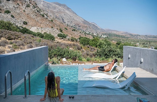 Patsianos House | Nature's Den four Luxury Suites package