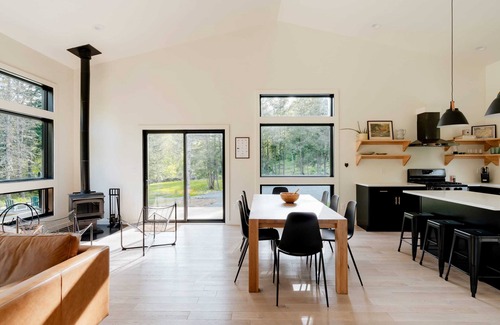 Debruce Cabin | Nature's Edge: Serene/Modern Cabin w.Firepit +Pond