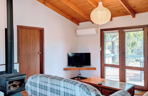 Island Beach Cabin | Nature's Embrace | The Blue Wren Cabin