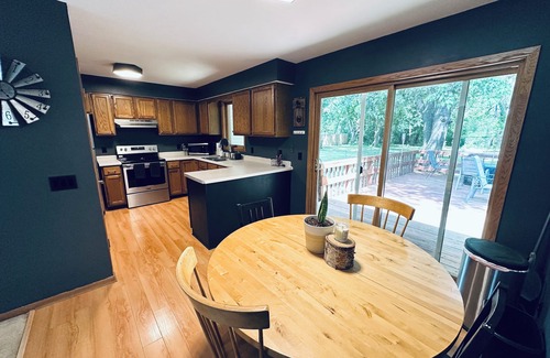 Deerfield House | Nature's Haven, near Madison-pet friendly!