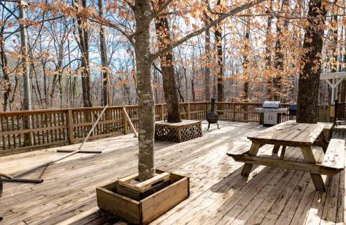 Hamilton House | Nature's Hideaway 4BR Home With Pool & Creek View