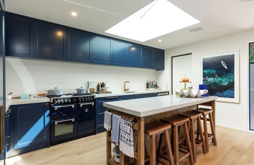Moetapu Bay House | Nature's Luxury - Moetapu Bay Holiday Home