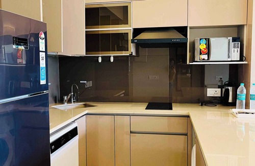 Sohna Apartment | Nature's Nook: Cozy, serviced luxury apartment in Gurgaon with WiFi, AC, gym