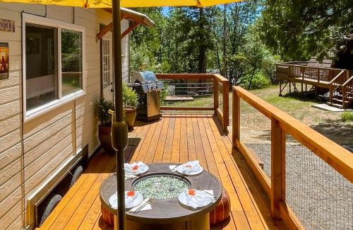 Phoenix Lake-Cedar Ridge Hotel | Nature's Nook Mountain Retreat