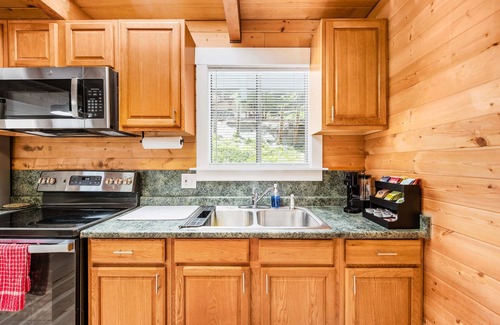Long Barn Cabin | Nature's Perfect Hideaway near Pinecrest Lake and Dodge Ridge w/AC/Heater &WiFi