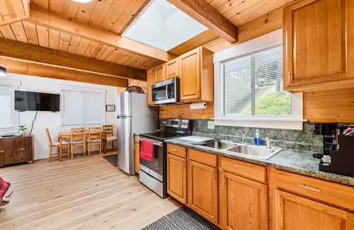 Long Barn Cabin | Nature's Perfect Hideaway near Pinecrest Lake and Dodge Ridge w/AC/Heater &WiFi