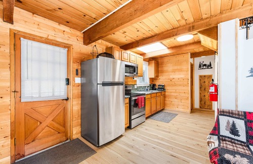 Long Barn Cabin | Nature's Perfect Hideaway near Pinecrest Lake and Dodge Ridge w/AC/Heater &WiFi