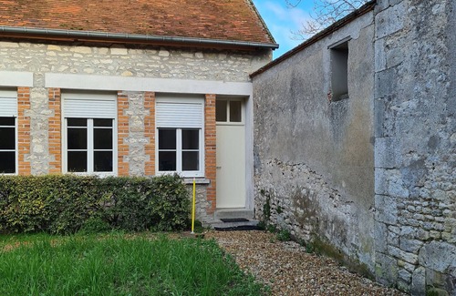 Bucy-Saint-Liphard Cottage | Nature stay near Orleans with animals and pond