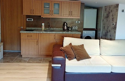 Osmangazi Apartment | Nature View Home with Garden in Bursa Osmangazi
