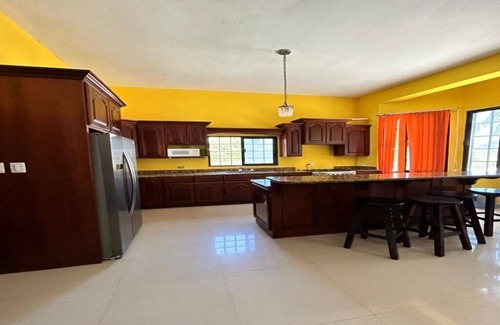 Corozal House | Nature view in a quiet urban neighborhood 1-bedroom house with WiFi and AC