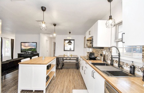 Fresno House | Natured Relax Retreat Sleeps11 Super HighSpeedWifi