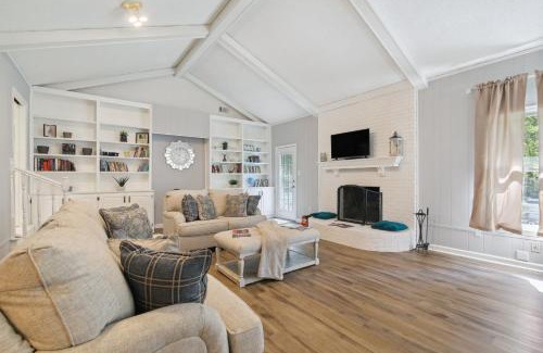Olive Branch House | Natures Care Home with Pond, 16 Mi to Memphis!