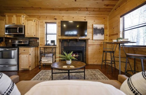 Hochatown Cabin | Natures Gem-Cozy 1 Bedroom/Couple Getaway/Hot Tub/Perfect Location