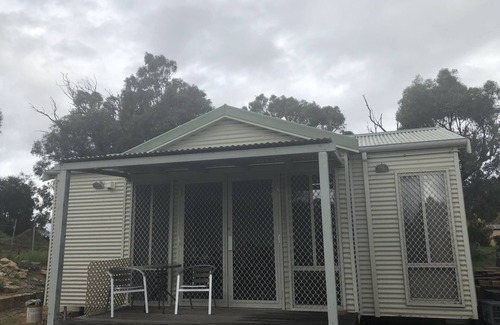 Baldivis Cottage | Natures Retreat: Studio Cottage Amid Roses & Bush Overlooking Baldivis Salt lake