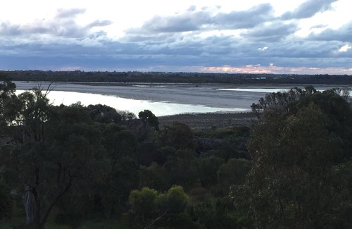 Baldivis Cottage | Natures Retreat: Studio Cottage Amid Roses & Bush Overlooking Baldivis Salt lake