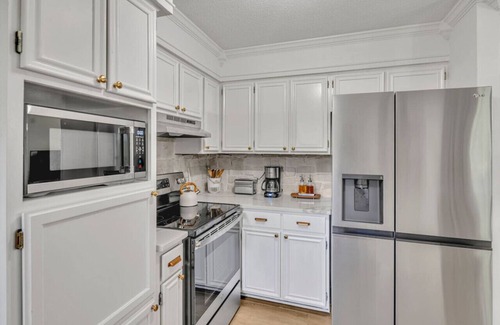 Inglefield House | Nature’s Retreat with Game Room | Hot Tub | Sauna