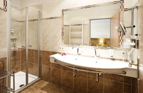 Matrei in Osttirol Hotel | Naturhotel Outside