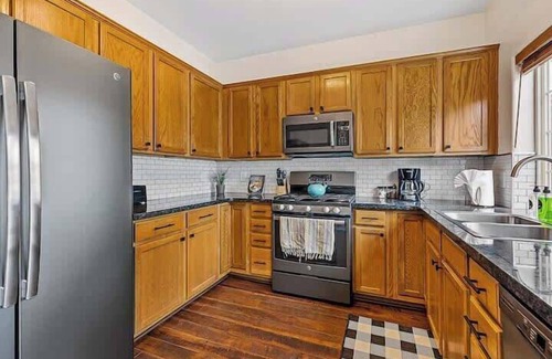 Southside House | NAU/DT | Elevated 2 bdrm | Sleeps 6 | Dog Friendly