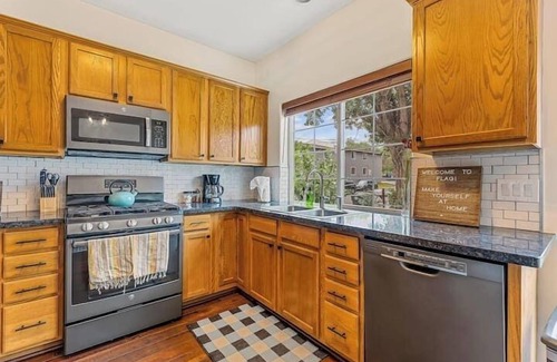 Southside House | NAU/DT | Elevated 2 bdrm | Sleeps 6 | Dog Friendly