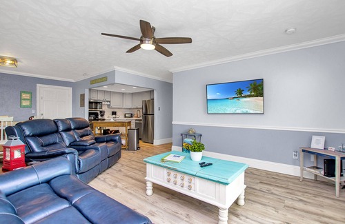 Marathon Condo | NAUTI HIDEAWAY - 2/2, Slip, Ramp, Pool, Trailer Parking, Bait Freezer!