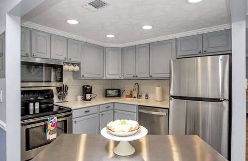 Marathon Condo | NAUTI HIDEAWAY - 2/2, Slip, Ramp, Pool, Trailer Parking, Bait Freezer!