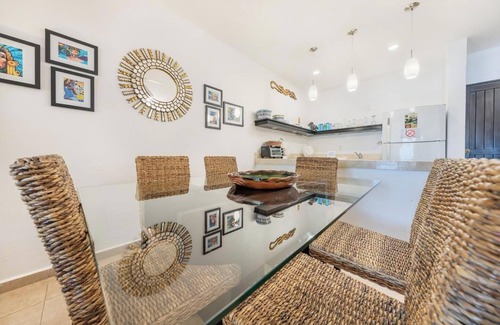 Isla Mujeres Condo | Nautibeach Condo 4 offers patio living, pool and beach access