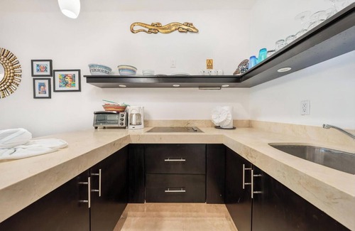 Isla Mujeres Condo | Nautibeach Condo 4 offers patio living, pool and beach access