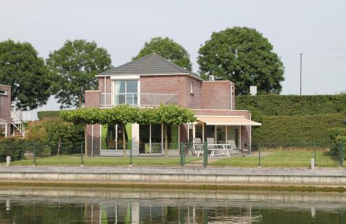 Oude-Tonge Resort | Nautic Rentals - Marinapark Oude-Tonge