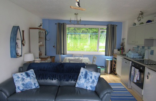 Pembroke Ski Chalet | Nautical and nice! A few steps from a lovely sandy beach. WIFI INCLUDED.
