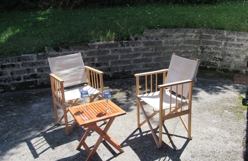 Pembroke Ski Chalet | Nautical and nice! A few steps from a lovely sandy beach. WIFI INCLUDED.