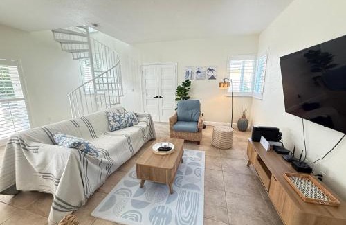 Alice Town House | Nautical Bimini Bay Villa with Starlink