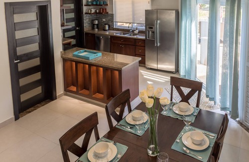 Reading House | Nautical Homes 3 Ocean Front/View, Free Wifi, A/C, Hot Tub, BBQ Grill. Balcony