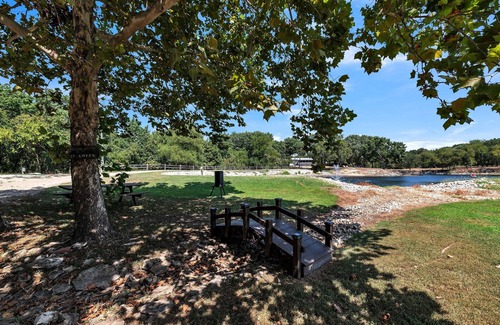 Kingston Apartment | Nautical Nest - 1 Bedroom Hotel Room by The Lodges at Fossil Creek
