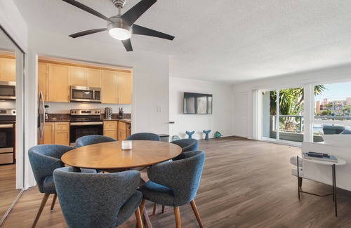 Silver Strand Apartment | Nautical Nest - Walkable Waterfront Stay