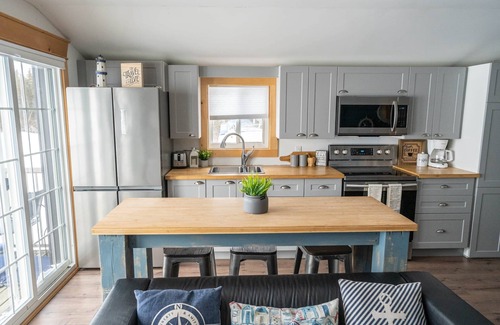 Fenelon Falls House | Nautical Oasis Boathouse Cottage