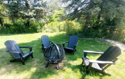 Racine House | Nautical Splash Pad Spacious 3bdrm Cedar Hot tub Wifi Hulu DisneyPlus Coffee Espresso Bar