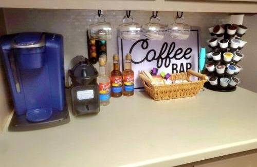 Racine House | Nautical Splash Pad Spacious 3bdrm Cedar Hot tub Wifi Hulu DisneyPlus Coffee Espresso Bar