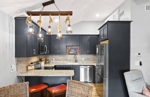 Laguna Beach Estates House | Nautical Updated Cottage Sleeps 4, Steps away from the Beach!