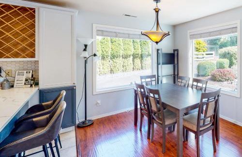 Coupeville House | Nautical View Getaway