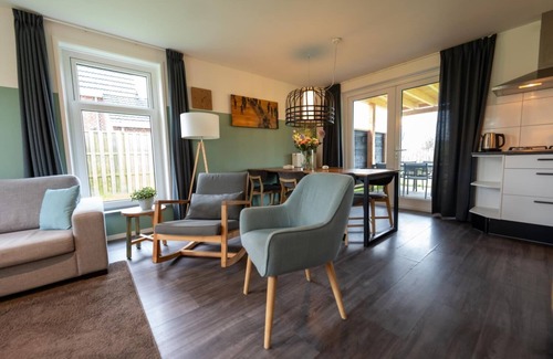 Burdaard Villa | Nautisch de Luxe 4p - Two Bedroom Villa, Sleeps 4